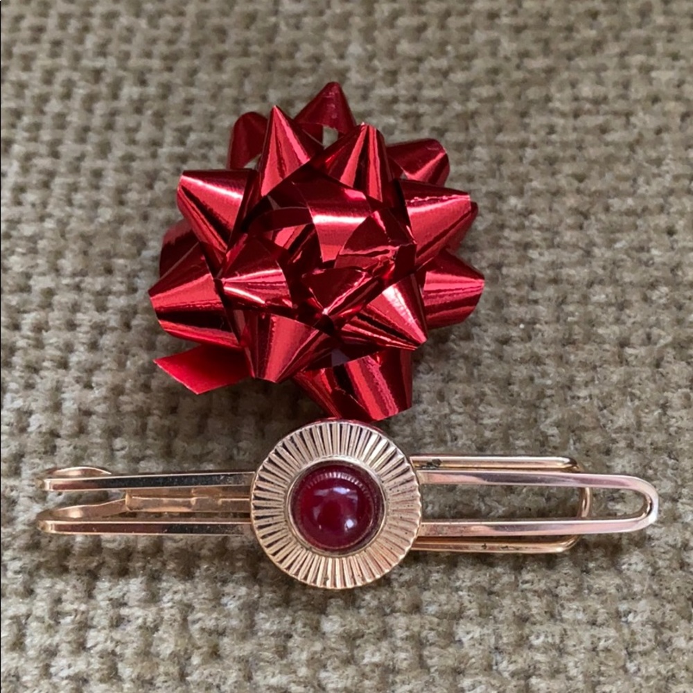 Vintage scarf clip.